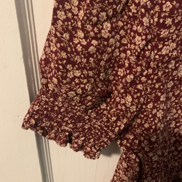 Crop Flowy Rouched Blouse - Picture 4 of 4